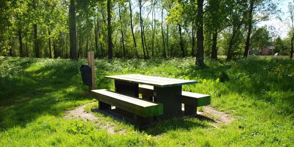 Nieuw terreinmeubilair in Park Hitland